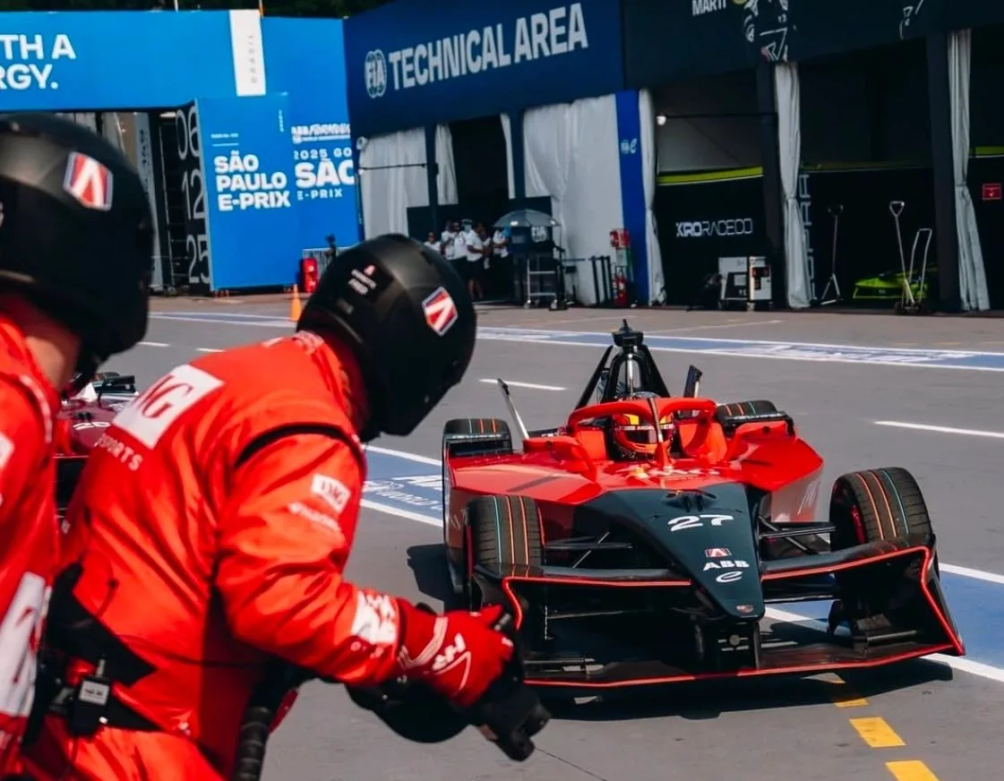 Electric Chaos in Brazil:Dennis Claims Opening Victory