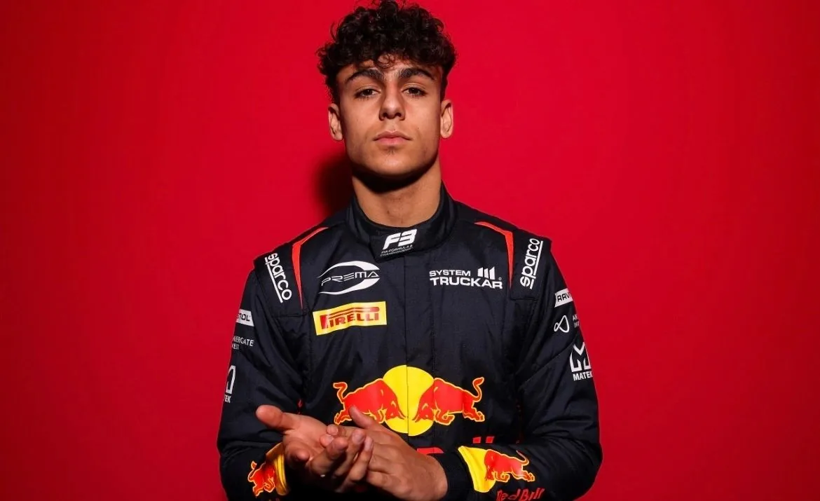 Junior driver receives super license 